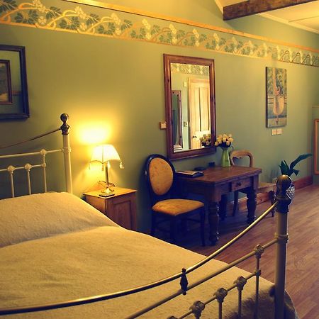 هاليفاكس Crown House Suites الغرفة الصورة