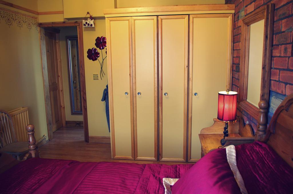هاليفاكس Crown House Suites الغرفة الصورة