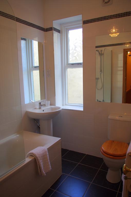 هاليفاكس Crown House Suites الغرفة الصورة